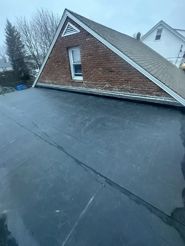 EPDM flat roof — overview on brick home