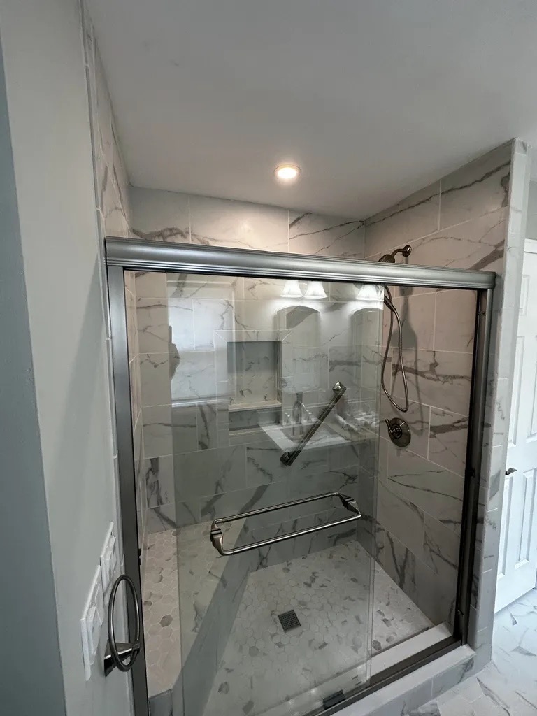Marble shower enclosure — glass door with niche