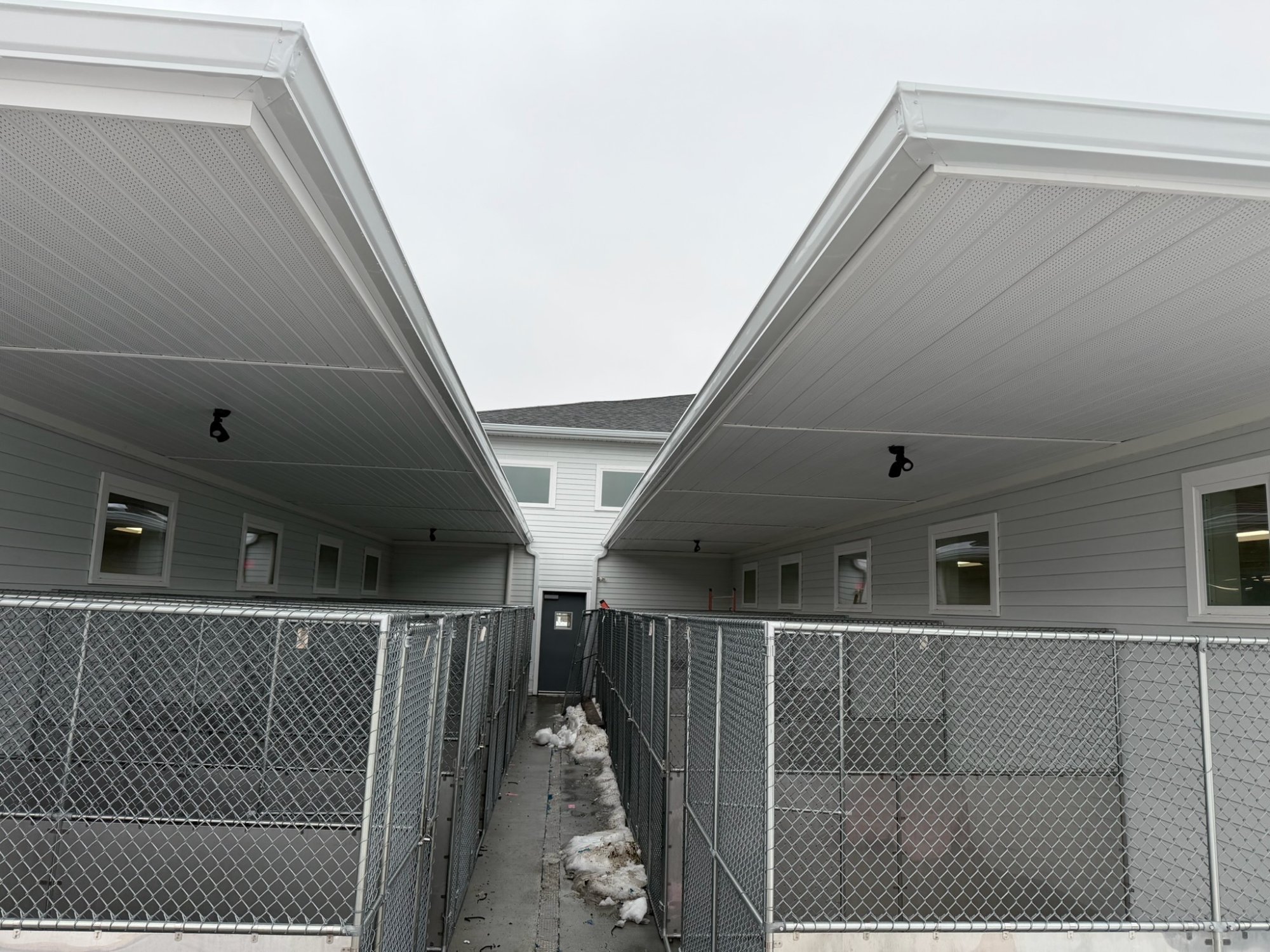 Dual-wing run layout